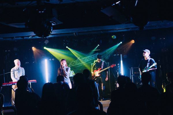 【ライブレポート】多様なアイデンティティが交差した夜――Mama Rag／ZenPal／春風レコードが出演した「Grasshopper WEST vol.8」