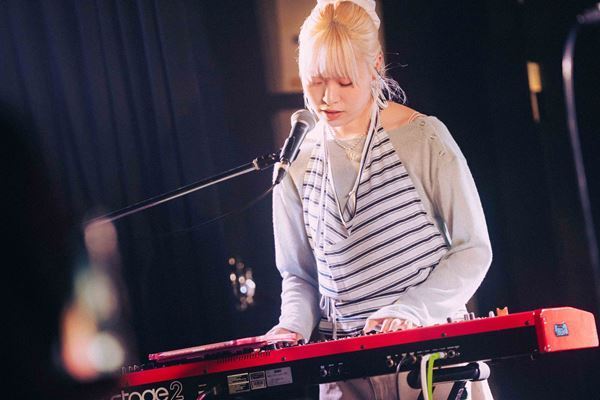 【ライブレポート】多様なアイデンティティが交差した夜――Mama Rag／ZenPal／春風レコードが出演した「Grasshopper WEST vol.8」