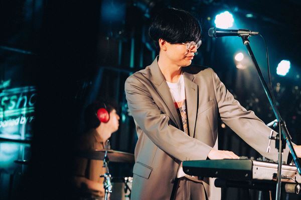【ライブレポート】多様なアイデンティティが交差した夜――Mama Rag／ZenPal／春風レコードが出演した「Grasshopper WEST vol.8」