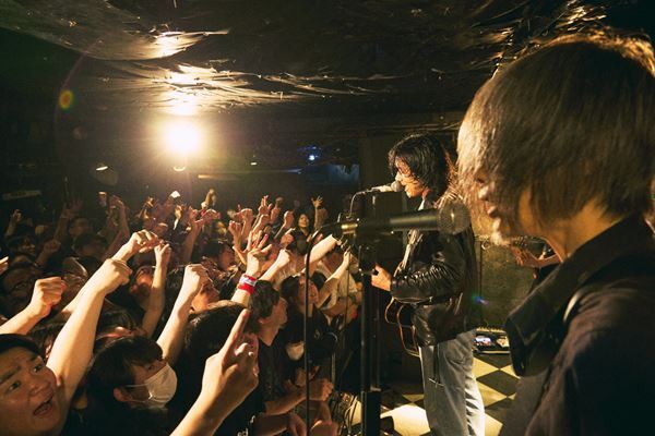 a flood of circle、初の日本武道館翌日に古巣下北沢SHELTERで灼熱のワンマン敢行