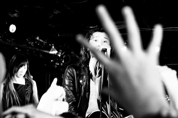a flood of circle、初の日本武道館翌日に古巣下北沢SHELTERで灼熱のワンマン敢行