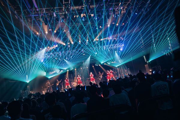 【Ringwanderung ライブレポート】4年ぶりのバンドセットで魅せたツアー初日　生音と歌声が生んだ圧倒的なグルーヴ