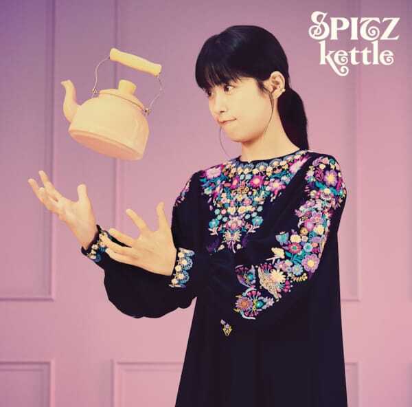 スピッツ、ニューアルバム『kettle』ジャケット公開　画家junaidaがドレスの刺繍をデザイン