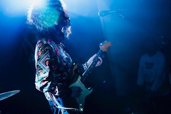 心震わせる歌声と鋭利なロックの衝撃――『Grasshopper vol.40』爛漫天国、YANK、(((((Cutie)))))が音楽で繋いだ濃密な3マンをレポート