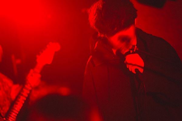 心震わせる歌声と鋭利なロックの衝撃――『Grasshopper vol.40』爛漫天国、YANK、(((((Cutie)))))が音楽で繋いだ濃密な3マンをレポート