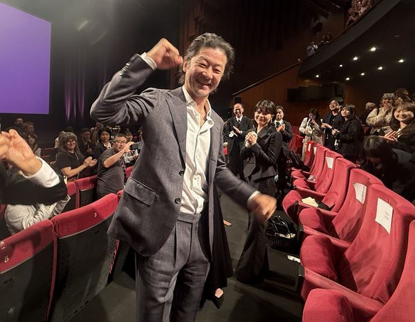 岸井ゆきの初カンヌで感涙！ 映画『すべて真夜中の恋人たち』4分間のスタオベに浅野忠信も歓喜