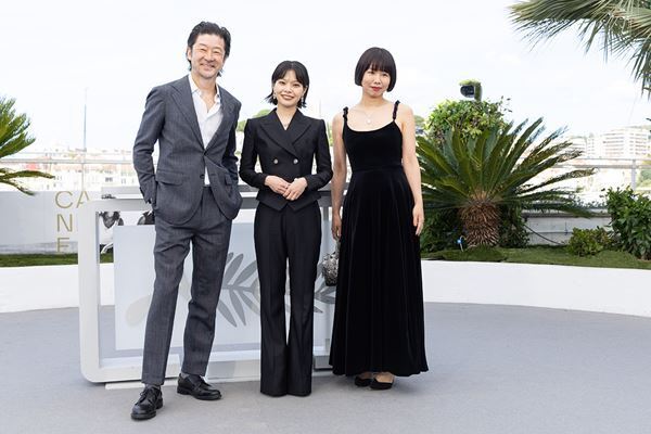岸井ゆきの初カンヌで感涙！ 映画『すべて真夜中の恋人たち』4分間のスタオベに浅野忠信も歓喜