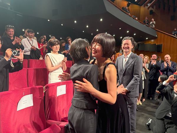 岸井ゆきの初カンヌで感涙！ 映画『すべて真夜中の恋人たち』4分間のスタオベに浅野忠信も歓喜