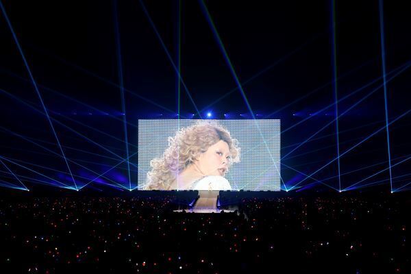 渡辺直美、ピン芸人で初めて東京ドーム完売！超満員45,000人が集結したコメディーショーに豪華サプライズゲストが多数登場！