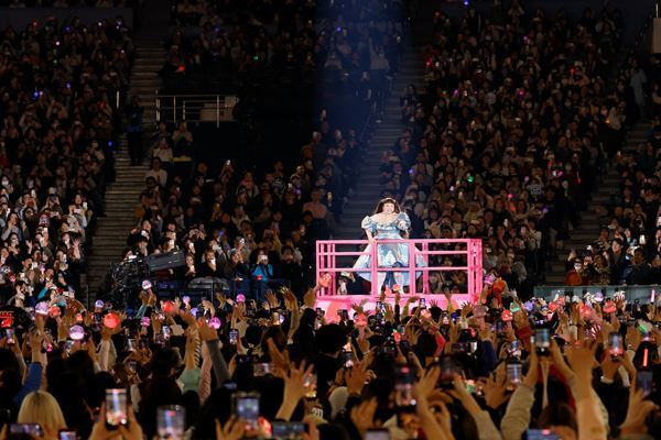 渡辺直美、ピン芸人で初めて東京ドーム完売！超満員45,000人が集結したコメディーショーに豪華サプライズゲストが多数登場！