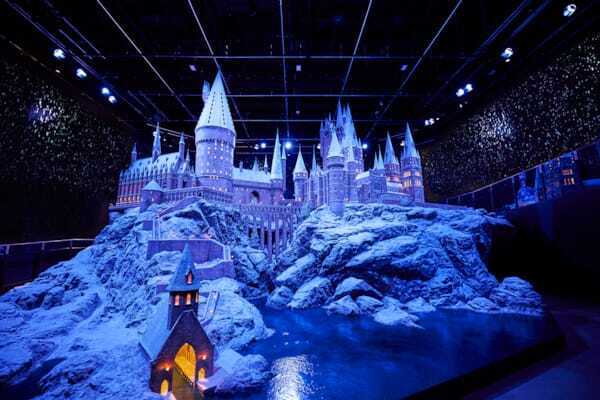 「メイキング・オブ・ハリー・ポッター」クリスマス装飾と白銀の雪景色に包まれる「マジカルウィンター」開催決定