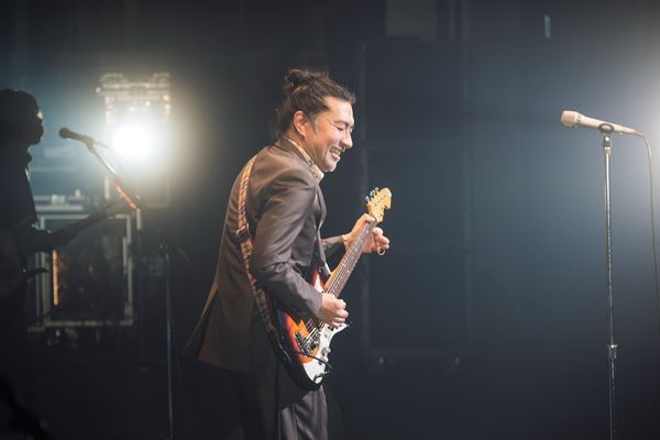 ウルフルズ、昨年9月から全国18都市を駆け抜けたツアーついに完結！色褪せない名曲で魅了したファイナル公演をレポート