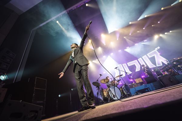 ウルフルズ、昨年9月から全国18都市を駆け抜けたツアーついに完結！色褪せない名曲で魅了したファイナル公演をレポート