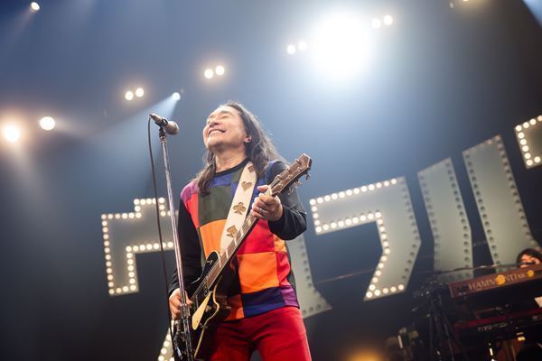 ウルフルズ、昨年9月から全国18都市を駆け抜けたツアーついに完結！色褪せない名曲で魅了したファイナル公演をレポート