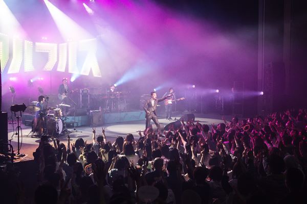 ウルフルズ、昨年9月から全国18都市を駆け抜けたツアーついに完結！色褪せない名曲で魅了したファイナル公演をレポート