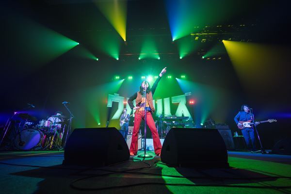 ウルフルズ、昨年9月から全国18都市を駆け抜けたツアーついに完結！色褪せない名曲で魅了したファイナル公演をレポート