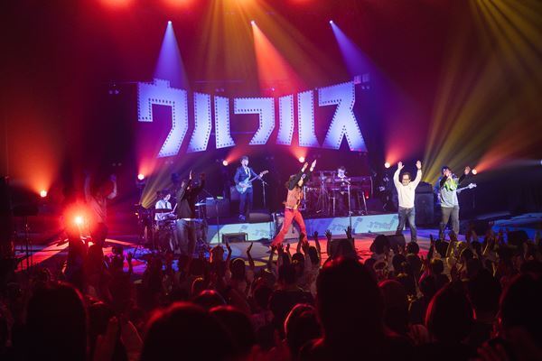 ウルフルズ、昨年9月から全国18都市を駆け抜けたツアーついに完結！色褪せない名曲で魅了したファイナル公演をレポート