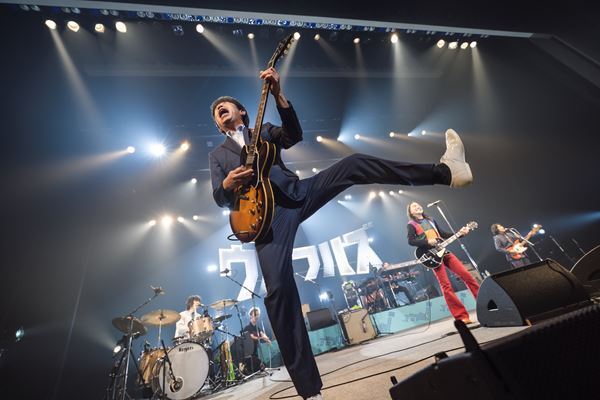 ウルフルズ、昨年9月から全国18都市を駆け抜けたツアーついに完結！色褪せない名曲で魅了したファイナル公演をレポート