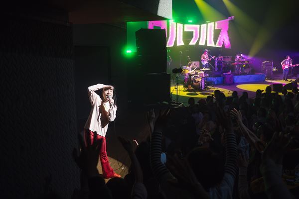 ウルフルズ、昨年9月から全国18都市を駆け抜けたツアーついに完結！色褪せない名曲で魅了したファイナル公演をレポート