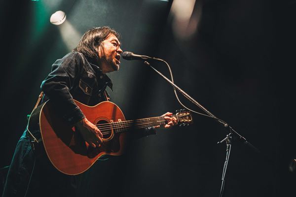 デビュー20周年、一夜限りのライブで響かせた、馬の骨の普遍性といい音楽の破壊【オフィシャルレポ―ト】