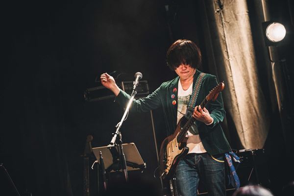 デビュー20周年、一夜限りのライブで響かせた、馬の骨の普遍性といい音楽の破壊【オフィシャルレポ―ト】