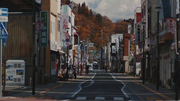 【インタビュー】映画『どこの町にでもある話』木村真生監督×西片明人（東北ライブハウス大作戦）――東日本大震災から15年、映画制作の経緯＆ライブハウスの今を語る