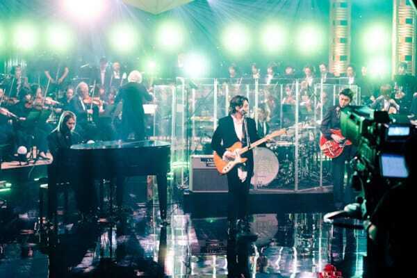 Mrs. GREEN APPLE『SONGS』で「共犯」「シンデレラ」テレビ初披露　東京フィルとのフルオーケストラ共演も