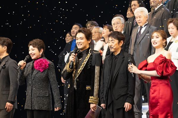 市村正親「帝劇という船に乗っている感じがした」　豪華歴代俳優も集結。それぞれの思いが溢れた現・帝国劇場の大千穐楽　