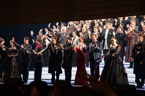 市村正親「帝劇という船に乗っている感じがした」　豪華歴代俳優も集結。それぞれの思いが溢れた現・帝国劇場の大千穐楽　