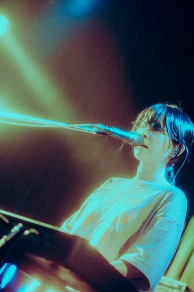 tiny yawn、敬愛するPredawnを迎えたツアー東京公演をレポート「嘘も虚飾も見栄もない」まっすぐなアンサンブルが響いた夜