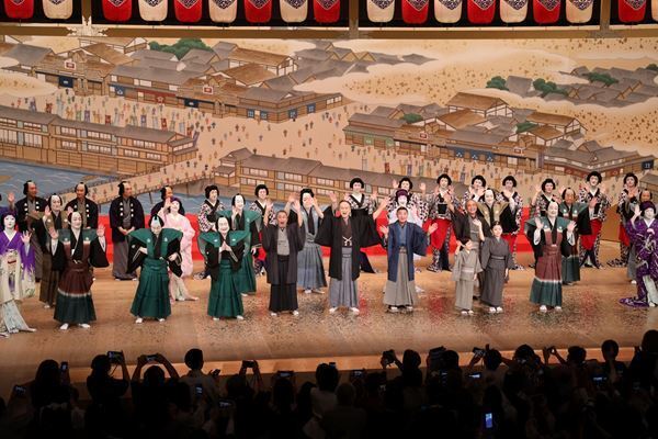 大阪松竹座「御名残五月大歌舞伎」大千穐楽　特別カーテンコールに仁左衛門はじめ東西の俳優が勢揃い