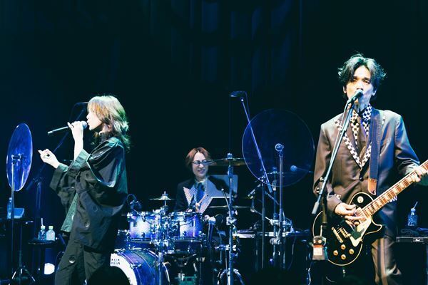 NARITA THOMAS SIMPSON、全22公演のビルボードツアー完⾛！ゲストに相川七瀬、岡本健⼀がサプライズ出演【オフィシャルレポート】