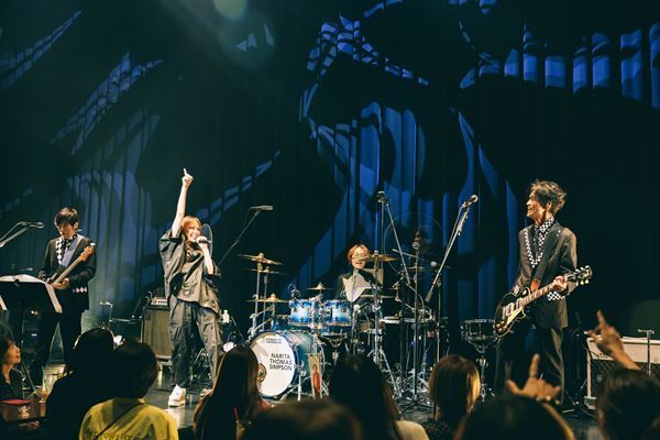 NARITA THOMAS SIMPSON、全22公演のビルボードツアー完⾛！ゲストに相川七瀬、岡本健⼀がサプライズ出演【オフィシャルレポート】