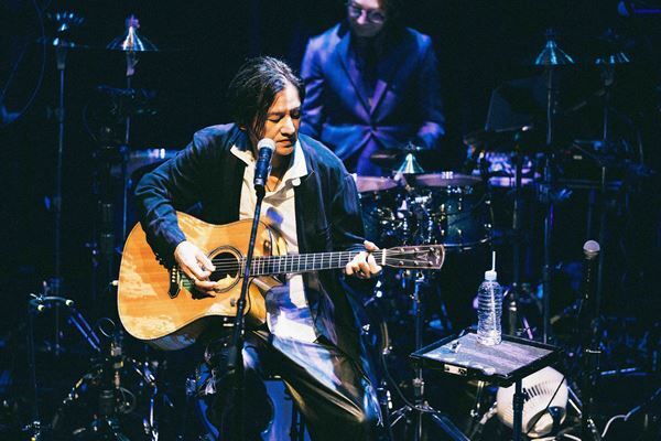 NARITA THOMAS SIMPSON、全22公演のビルボードツアー完⾛！ゲストに相川七瀬、岡本健⼀がサプライズ出演【オフィシャルレポート】