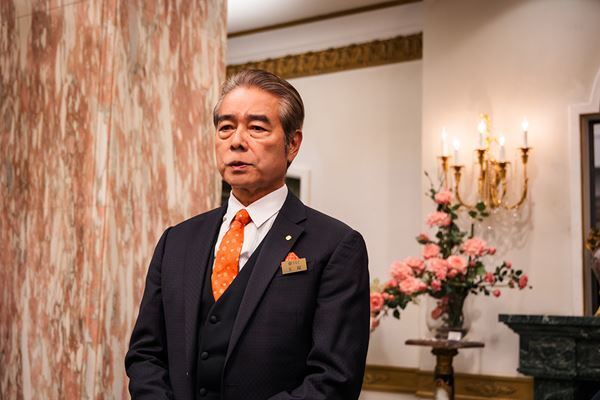 田中麗奈が窓から脱出！ 森崎ウィンの怪しげな姿も　映画『黄金泥棒』場面写真19点を一挙解禁