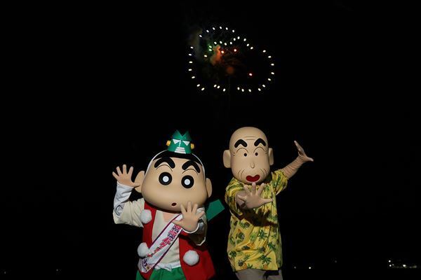 マユリカ＆野原しんのすけが秋田を満喫！ 映画公開直前キャンペーンで特別な「しんちゃん型花火」も打ち上げ