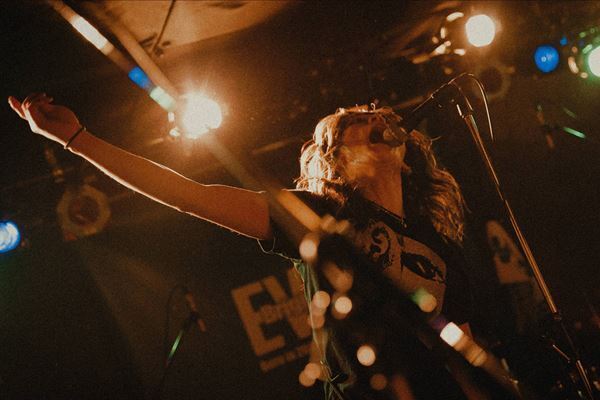 EverBrighteller、仙台の夜に新たな狼煙を上げた『Gigant Wave FINAL ~solo concert~』ライブレポート