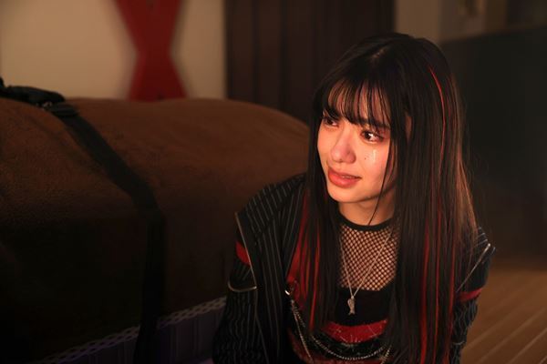 寺本莉緒＆池田朱那が歌舞伎町を駆け抜ける！ BABEL LABEL製作『東京逃避行』新たな場面写真7点公開