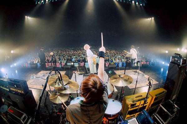 TRACK15、夢見た景色のその先へ　ソールドアウトのZepp DiverCity(TOKYO)で証明した4人の現在