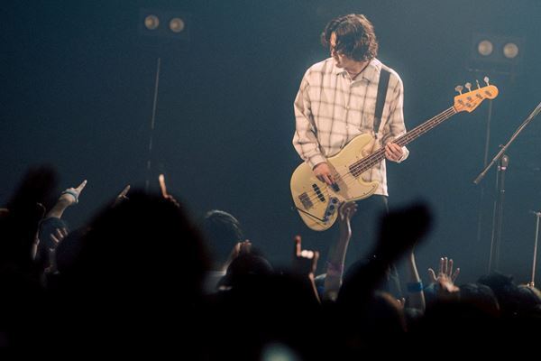 TRACK15、夢見た景色のその先へ　ソールドアウトのZepp DiverCity(TOKYO)で証明した4人の現在