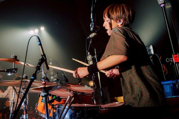 TRACK15、夢見た景色のその先へ　ソールドアウトのZepp DiverCity(TOKYO)で証明した4人の現在