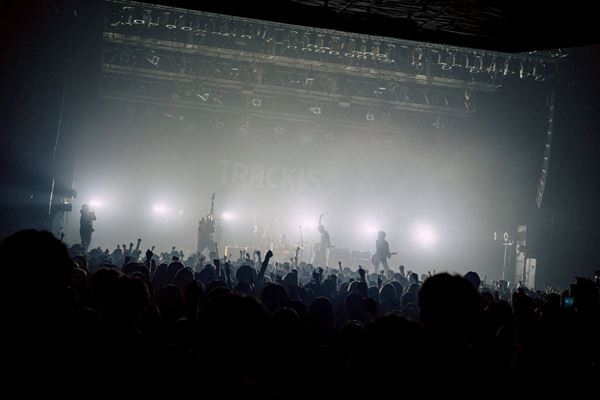 TRACK15、夢見た景色のその先へ　ソールドアウトのZepp DiverCity(TOKYO)で証明した4人の現在