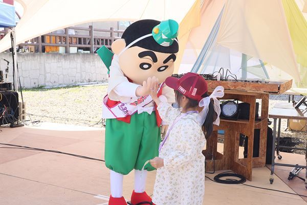 『映画クレヨンしんちゃん』最新作、秋田県で大々的なキャンペーンを実施　家族全員が妖怪化した新スチールも解禁