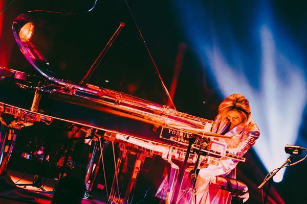 YOSHIKI、“世界一豪華なディナーショー”が通算105公演に　ゲストにMIYAVI、清春、竹中雄大が登場、最終日はPATAと「Rusty Nail」