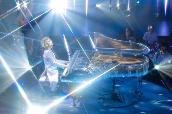 YOSHIKI、“世界一豪華なディナーショー”が通算105公演に　ゲストにMIYAVI、清春、竹中雄大が登場、最終日はPATAと「Rusty Nail」