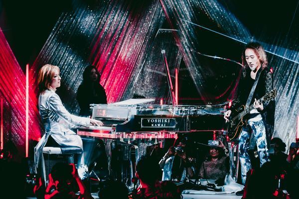 YOSHIKI、“世界一豪華なディナーショー”が通算105公演に　ゲストにMIYAVI、清春、竹中雄大が登場、最終日はPATAと「Rusty Nail」