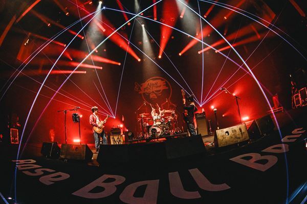Base Ball Bear『SHIBUYA NONFICTION Ⅲ』スリーピースの強さと現在地　そして、存在をめぐる祝祭として【オフィシャルレポート】