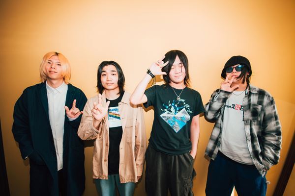 【あすなろ白昼夢 × the dadadadys 座談会】夢が現実に！全国ツアーファイナルで初のツーマン実現へ「親に報告するほどうれしかった」── 愛と音楽で繋がる2バンドの本音に迫る