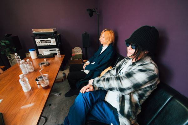 【あすなろ白昼夢 × the dadadadys 座談会】夢が現実に！全国ツアーファイナルで初のツーマン実現へ「親に報告するほどうれしかった」── 愛と音楽で繋がる2バンドの本音に迫る