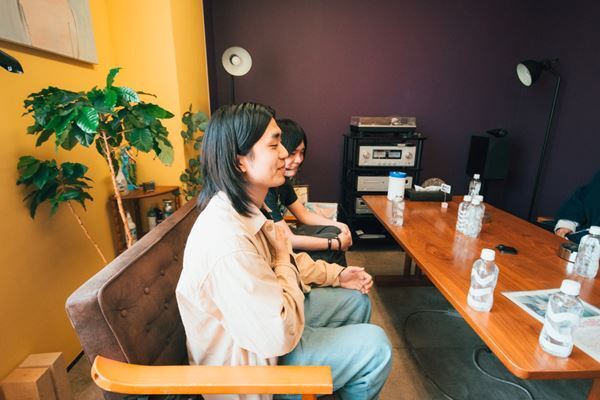 【あすなろ白昼夢 × the dadadadys 座談会】夢が現実に！全国ツアーファイナルで初のツーマン実現へ「親に報告するほどうれしかった」── 愛と音楽で繋がる2バンドの本音に迫る
